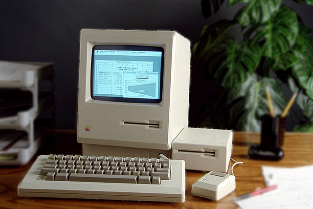 Apple Computer with excel 1.0 for Macintosh screenshot 1985 