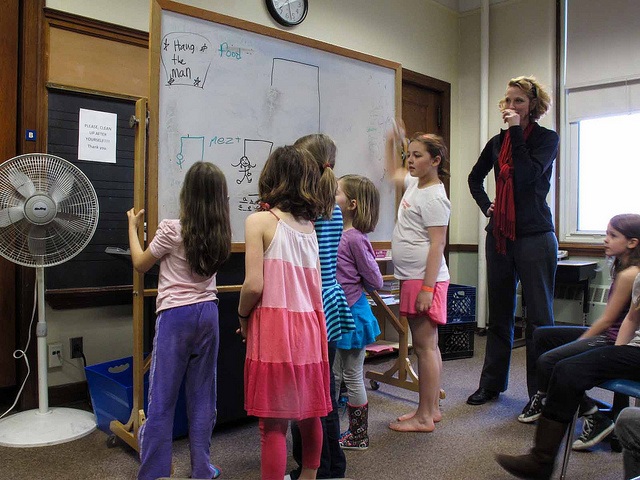 Students playing hangman in the classroom